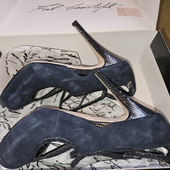 White house black market Sapphire heel - Picture 5 of 5